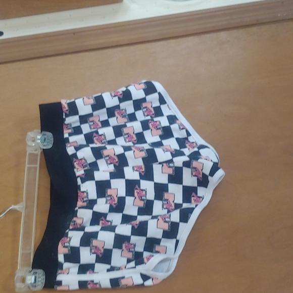 M TV t-shirt and shorts - Picture 6 of 7